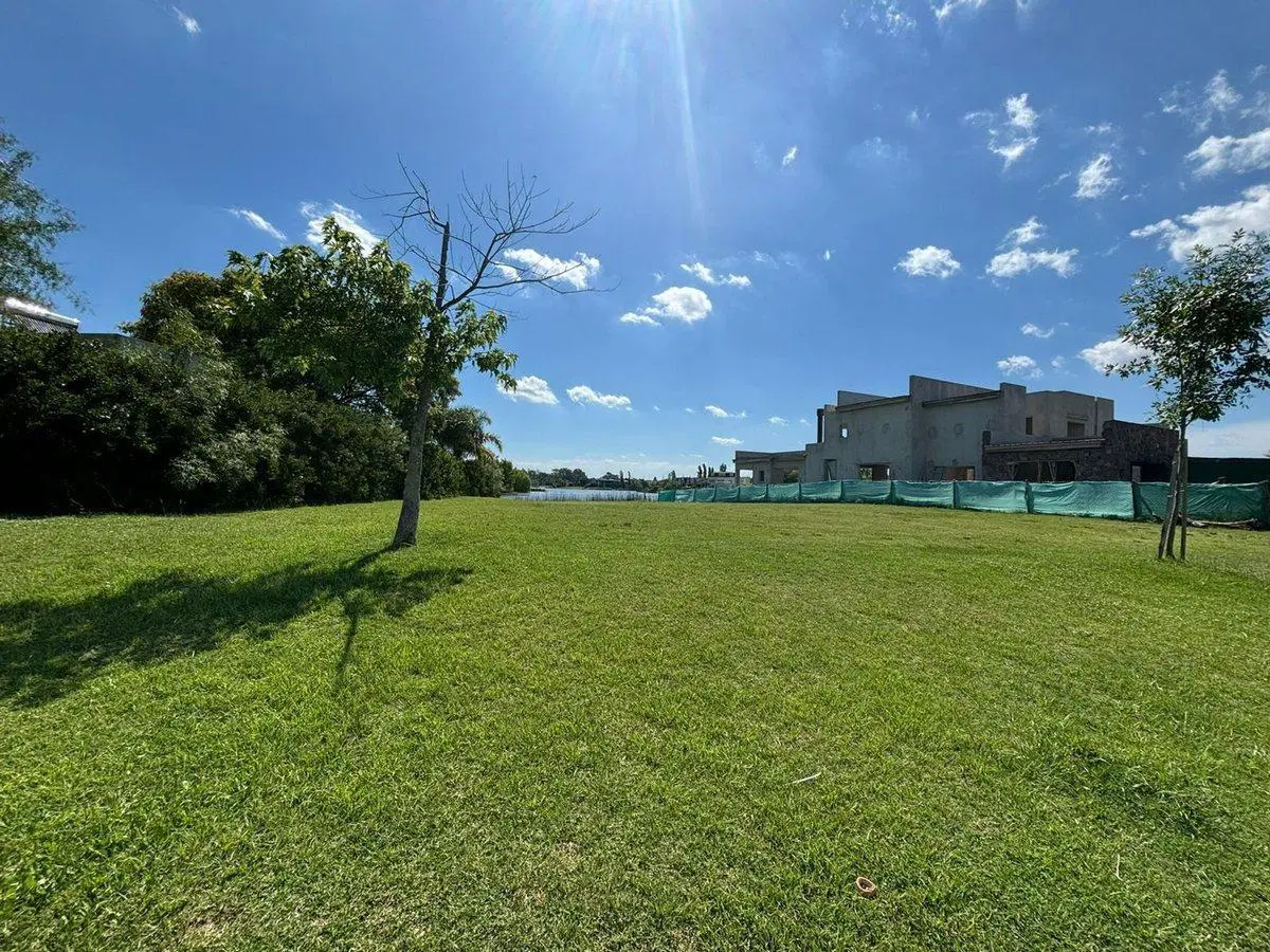 VENTA LOTE AL LAGO BARRIO SAN MARCO VILLA NUEVA 7