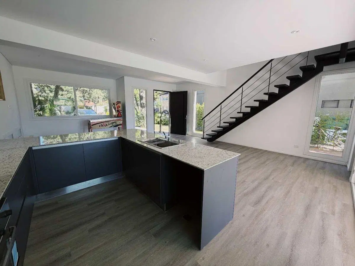 CASA EN VENTA 4 AMB. A ESTRENAR CON PILETA PACHECO 2