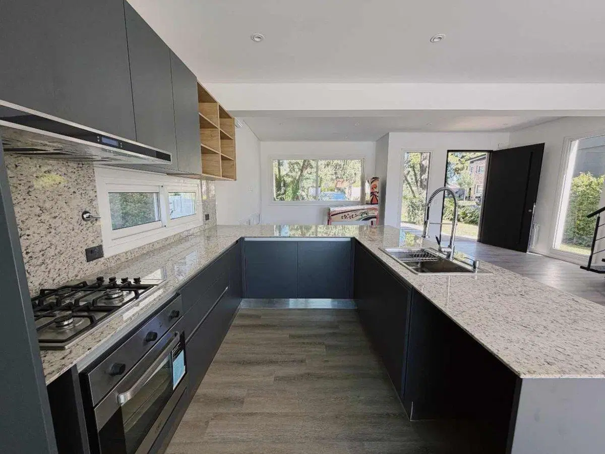 CASA EN VENTA 4 AMB. A ESTRENAR CON PILETA PACHECO 5