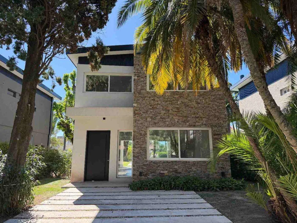 CASA EN VENTA 4 AMB. A ESTRENAR CON PILETA PACHECO 8