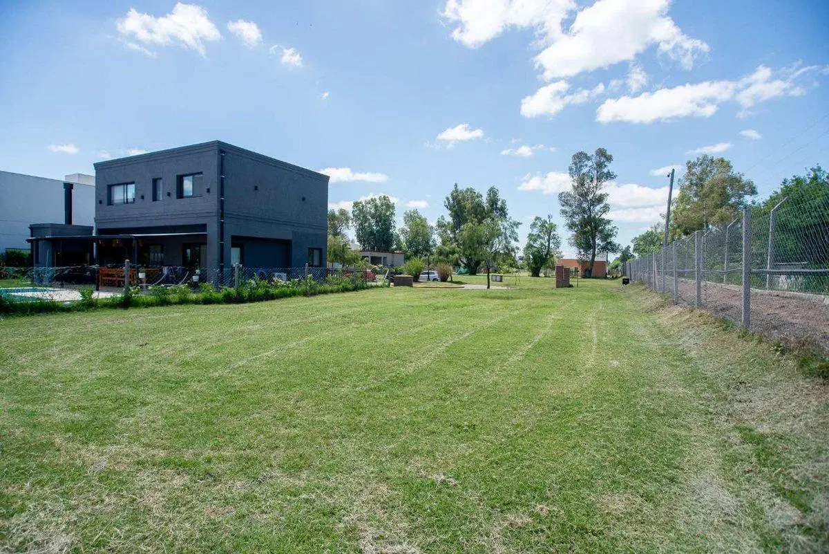 Venta Lote  Barrio Santa Emilia Pilar del Este 2