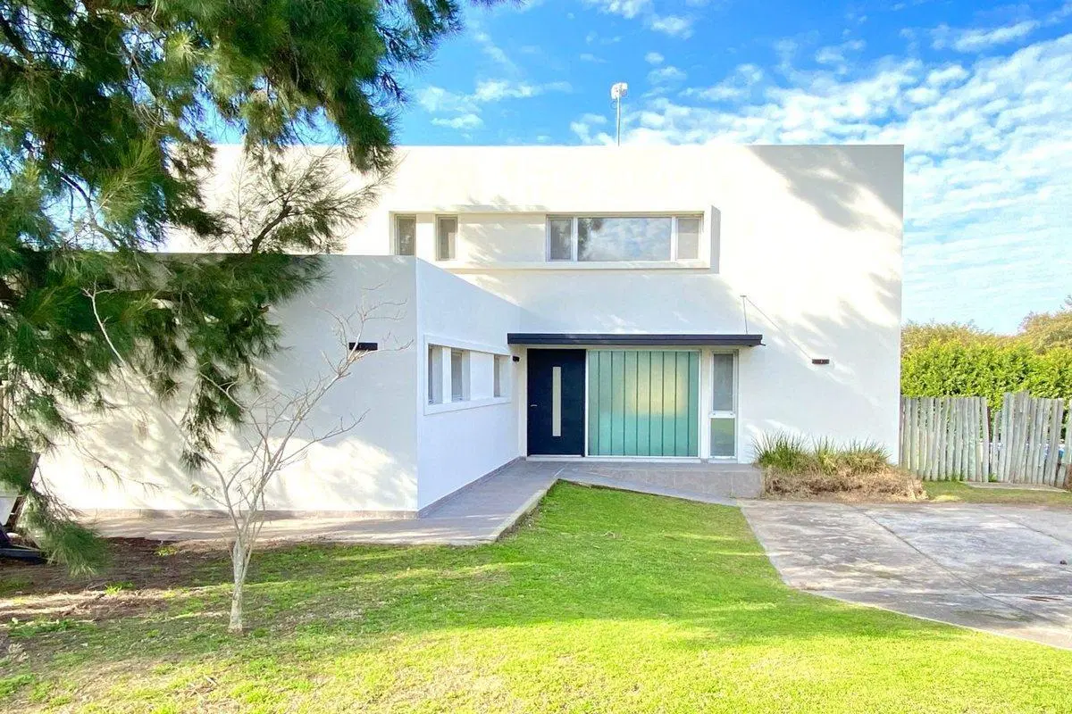 Venta Casa 3 Dormit. y Depend. Pileta San Matías 8