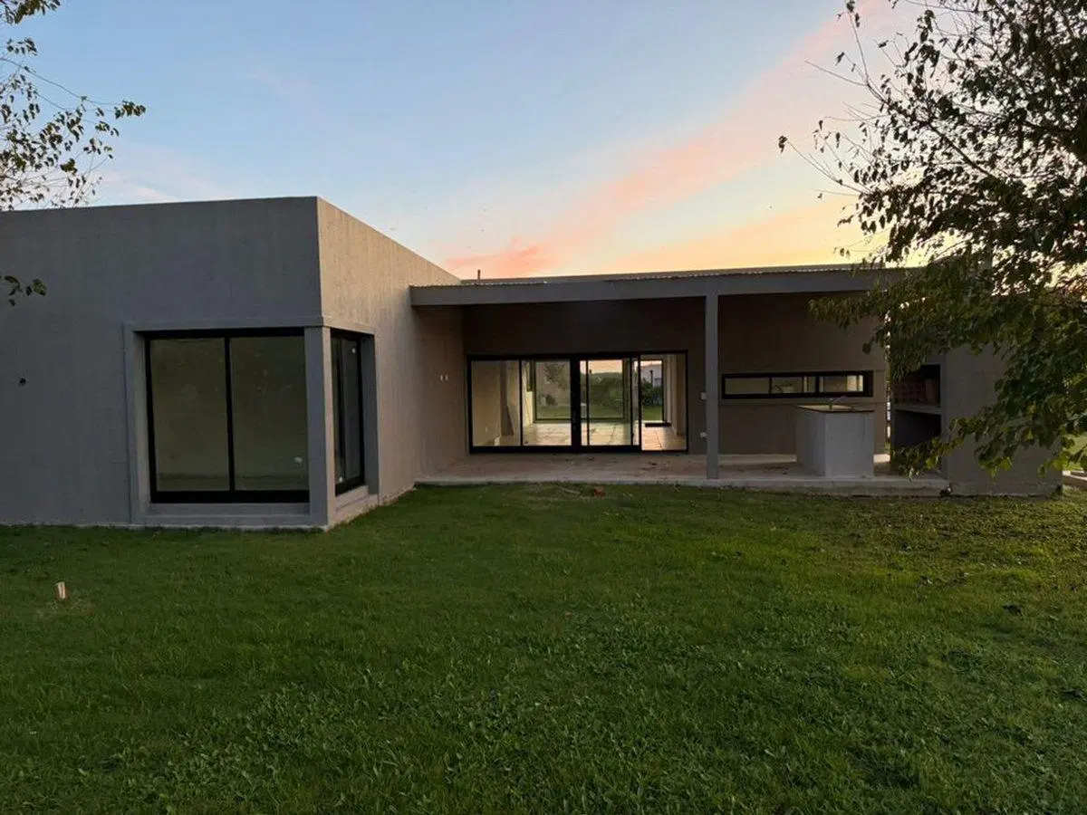 VENTA CASA BARRIO SAN SEBASTIAN, AREA 2 - ESCOBAR 3