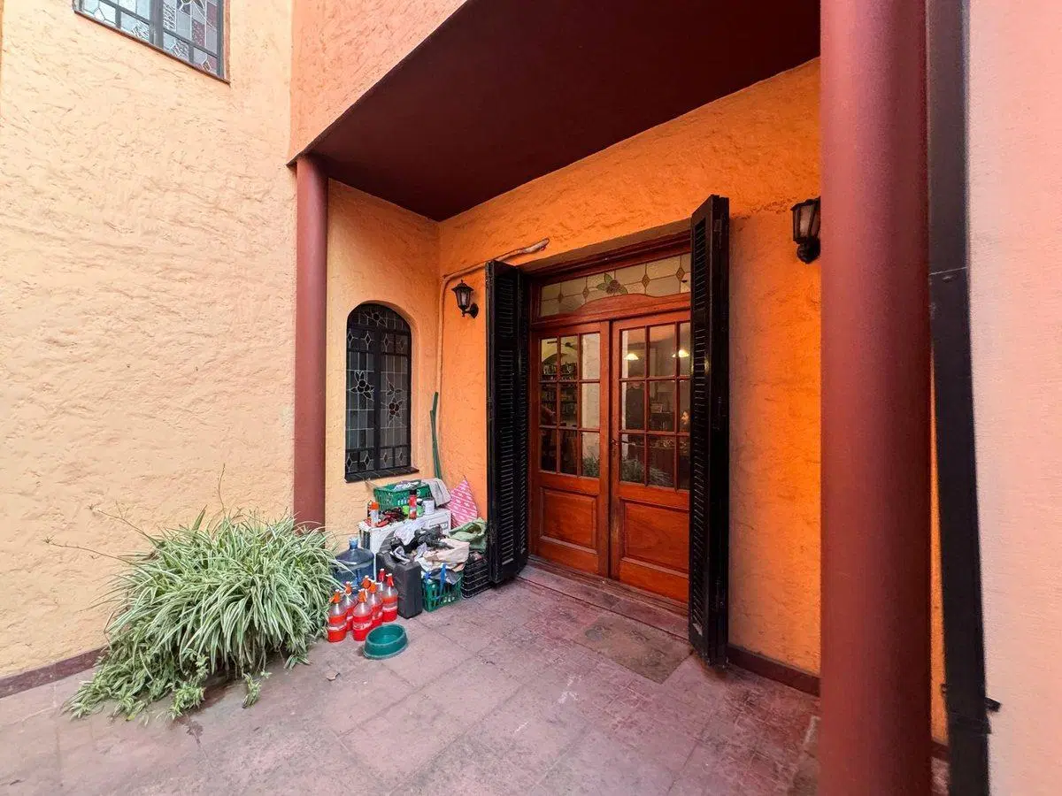 venta de casa en Temperley de 5 ambientes 2