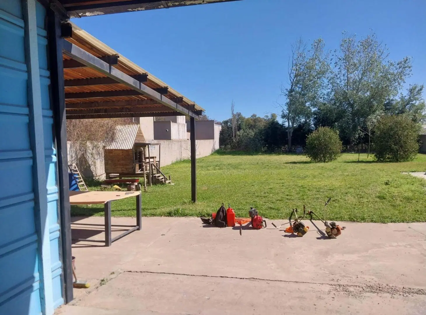 Venta de terreno en Zarate con casa y pileta 3