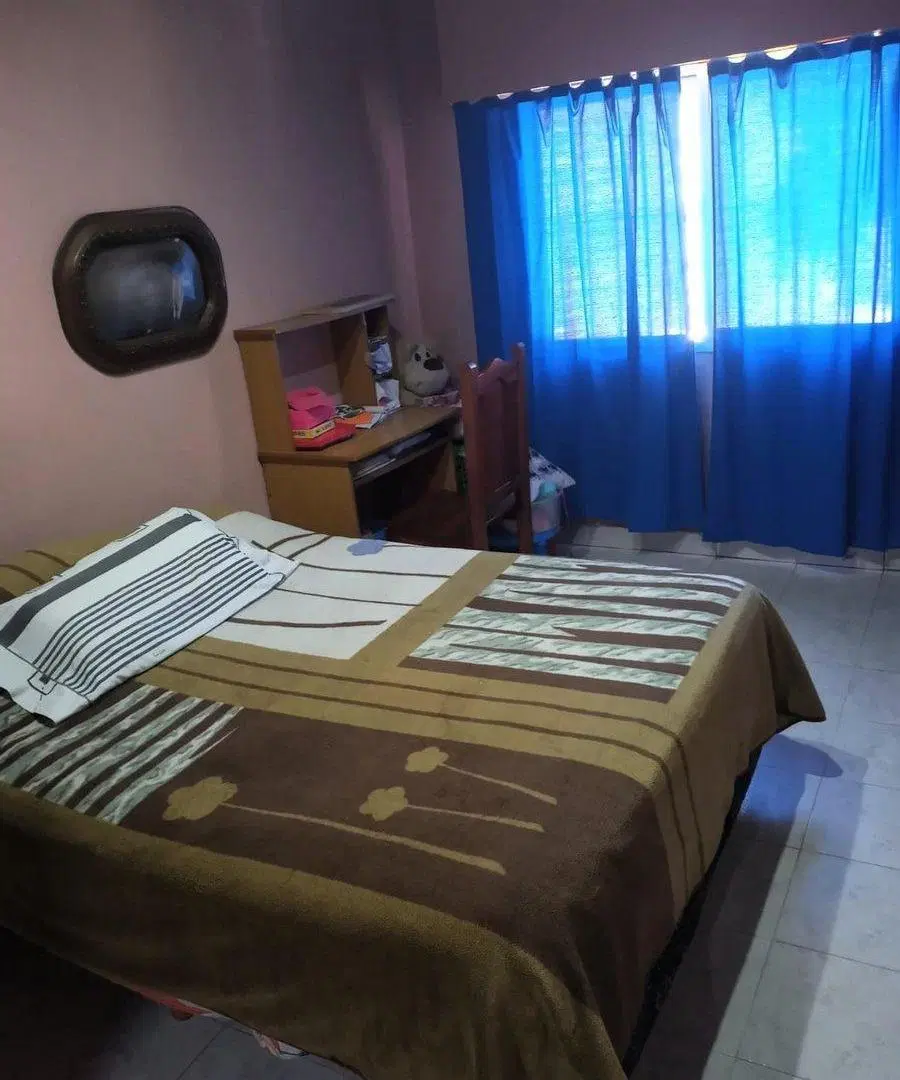 Venta de casa de 3 amb y local comercial en Moreno 8