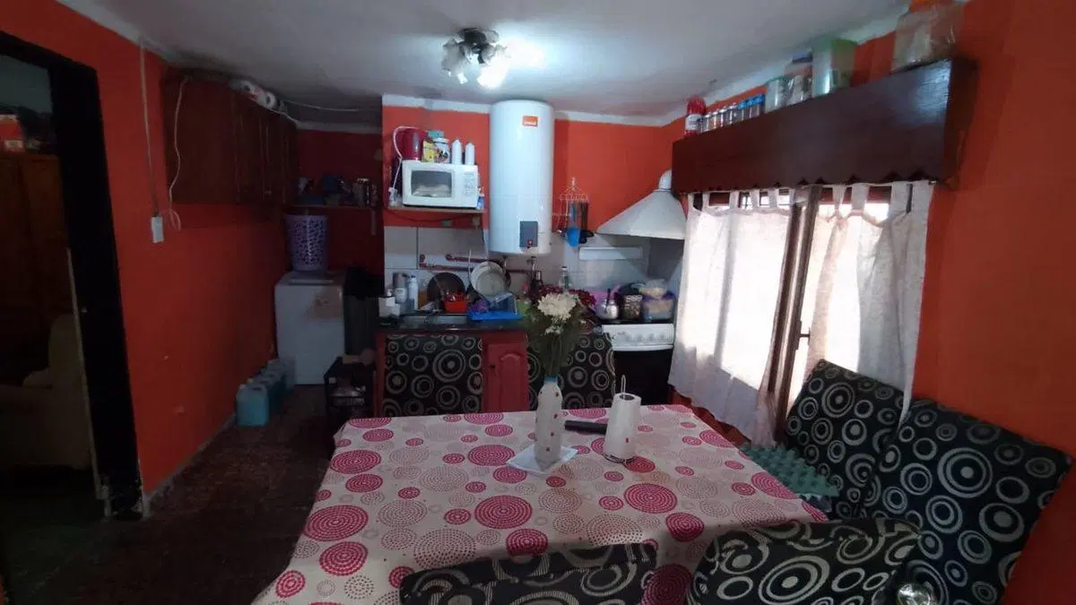 VENTA CASA 3 AMBIENTES Y 2 DEPARTAMENTOS TIGRE 2