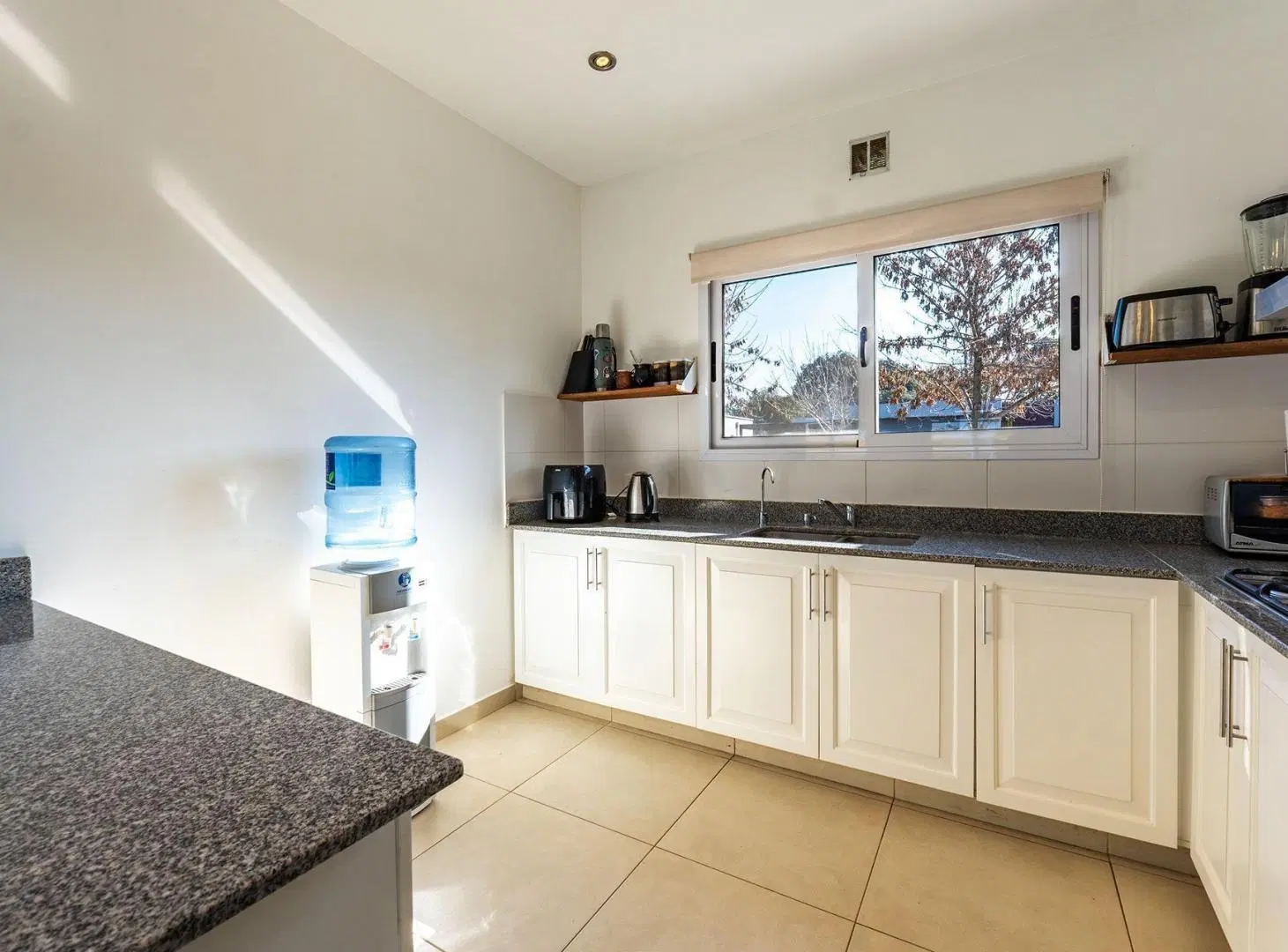VENTA CASA 4 AMBIENTES LOTE CENTRAL PILAR DEL ESTE 2