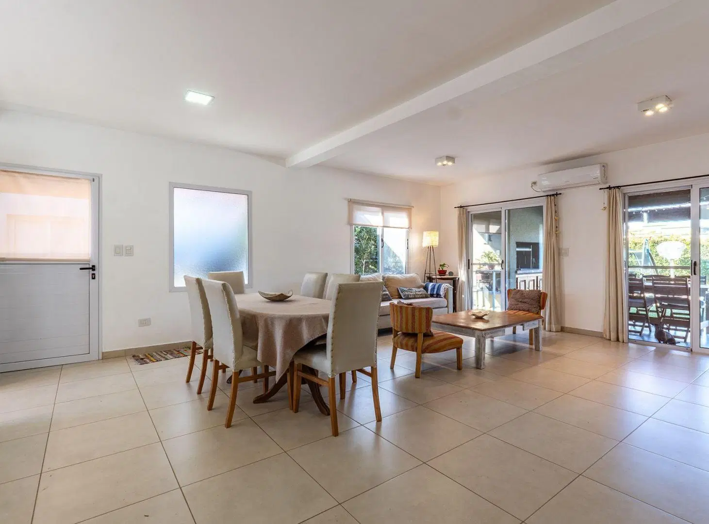 VENTA CASA 4 AMBIENTES LOTE CENTRAL PILAR DEL ESTE 3