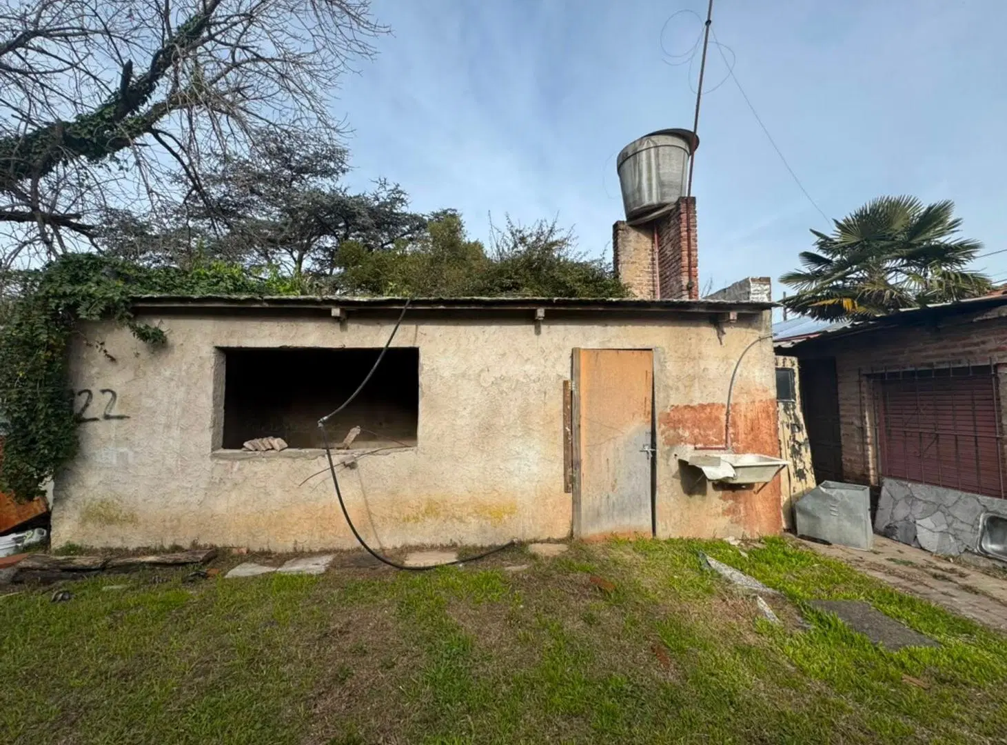 CASA EN VENTA EN MATHEU A REFACCIONAR 4