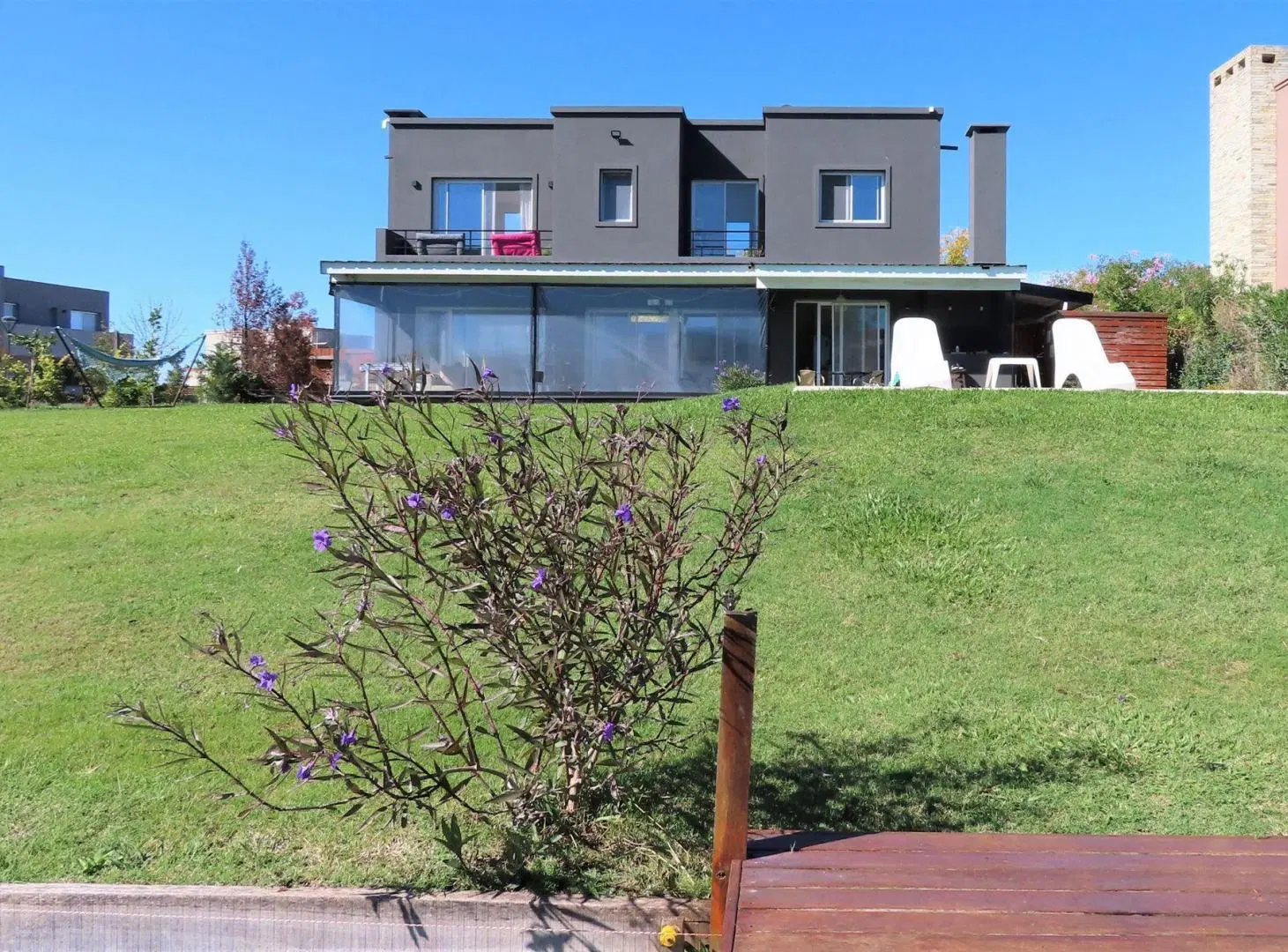 Venta Casa 4 Domitorios a la Laguna en El Cantón 5