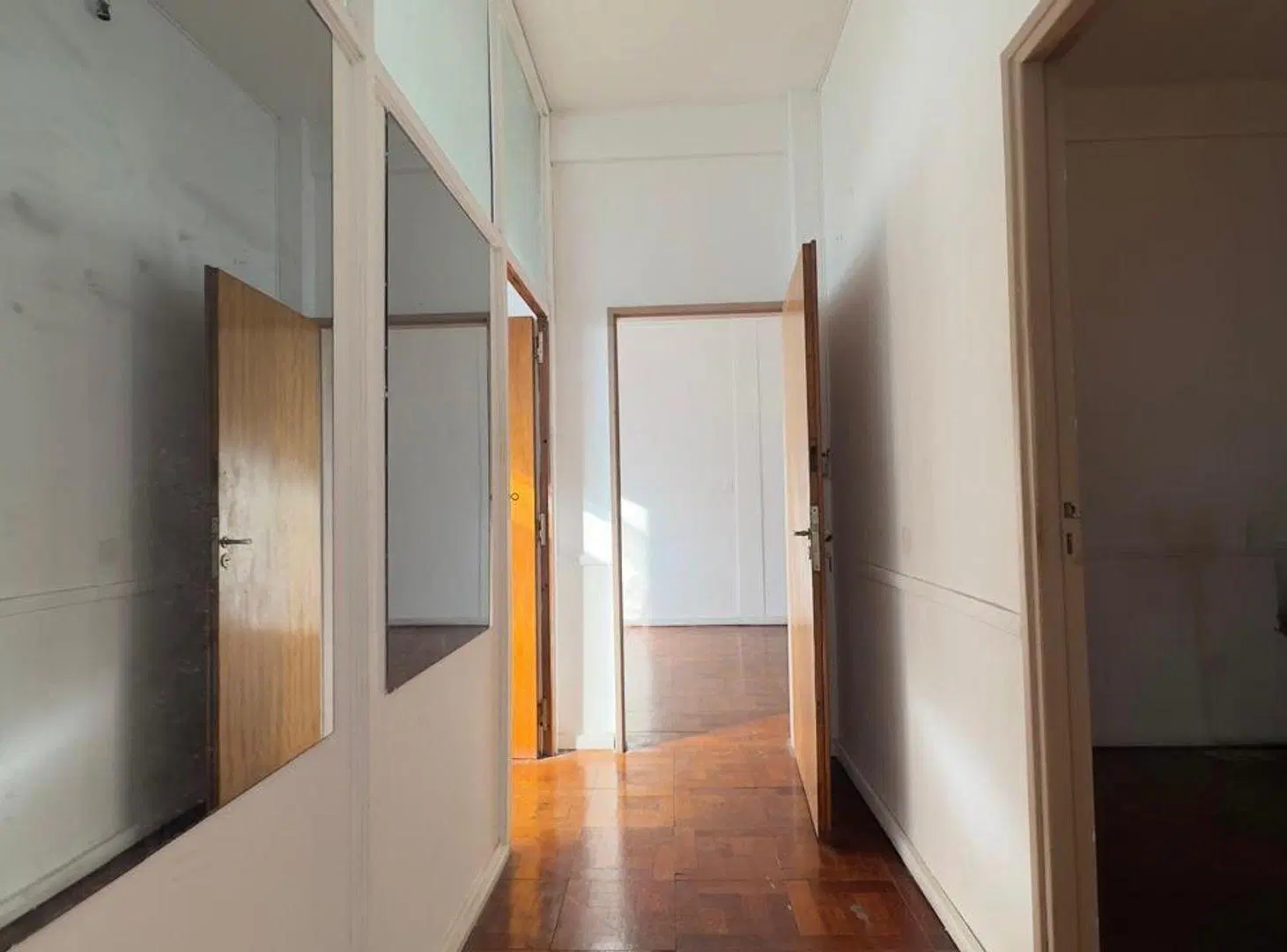 OFICINA/ESTUDIO EN VENTA, A REFECCIONAR. 4