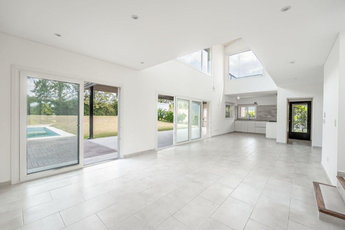 Foto de VENTA CASA 5 AMBIENTES EN SAN MATIAS, imagen 2