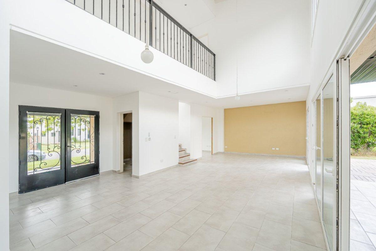 Foto de VENTA CASA 5 AMBIENTES EN SAN MATIAS, imagen 1