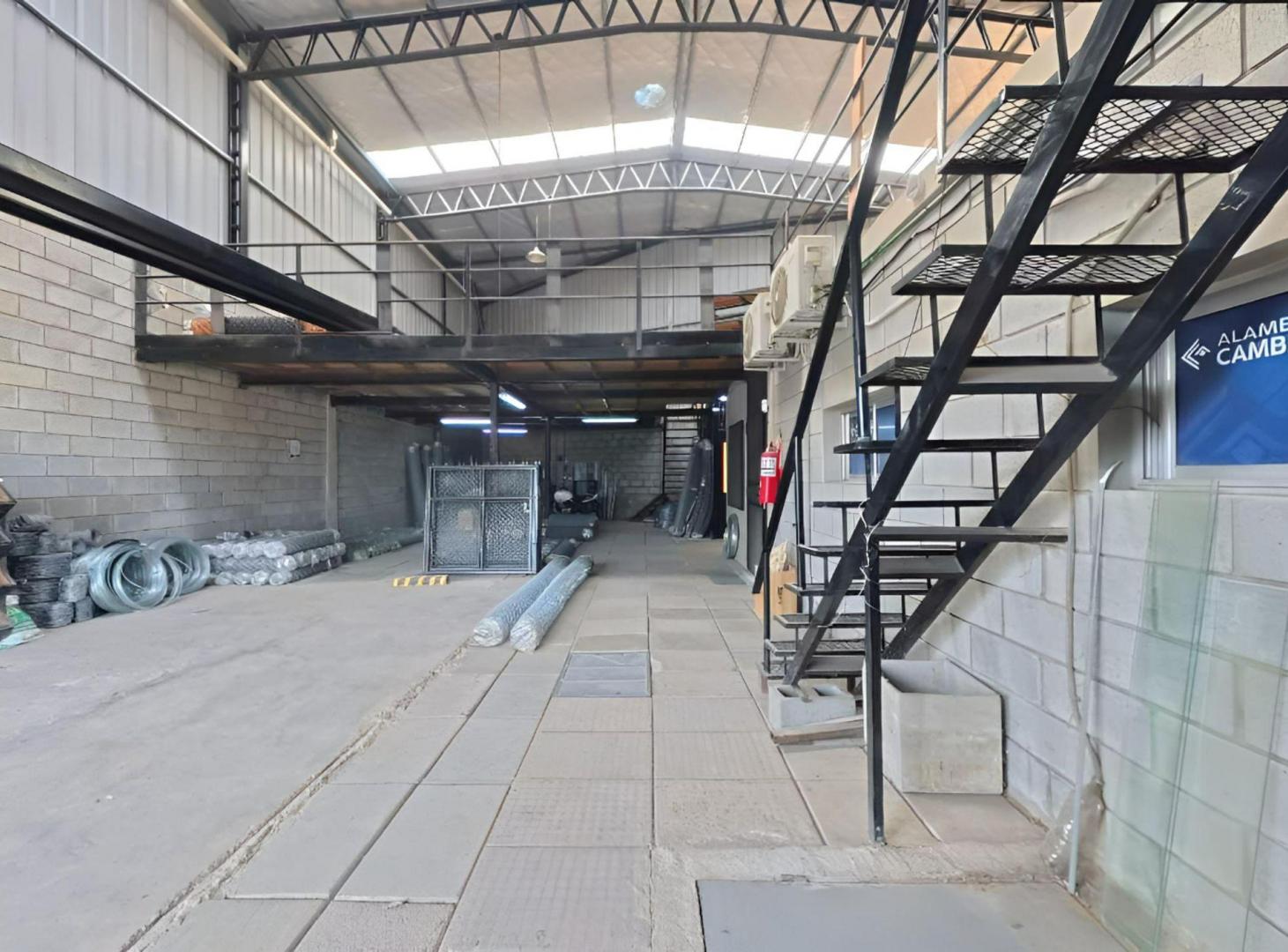 Foto de VENTA GALPON/DEPOSITO SOBRE RUTA 8 OPORTUNIDAD, imagen 2