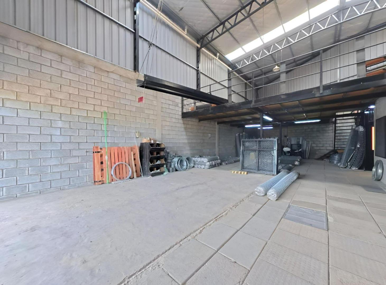 Foto de VENTA GALPON/DEPOSITO SOBRE RUTA 8 OPORTUNIDAD, imagen 4