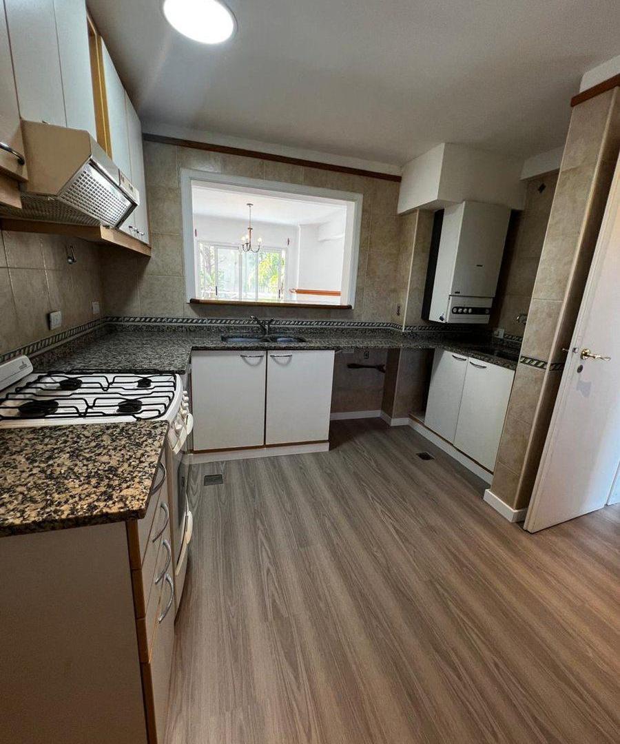 Foto de Venta Triplex 5 amb. en Barrio Náutico con amarra, imagen 1