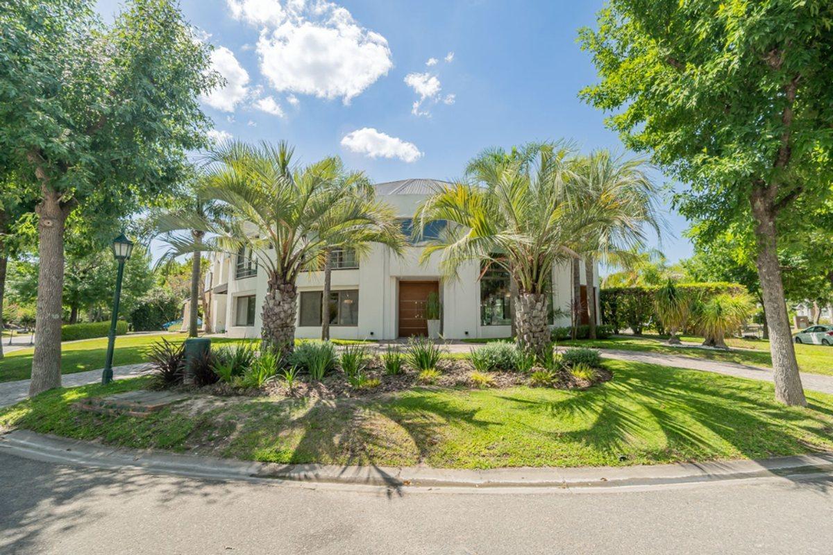 Foto de Casa en Venta 6 ambientes en Barrio Septiembre, imagen 3