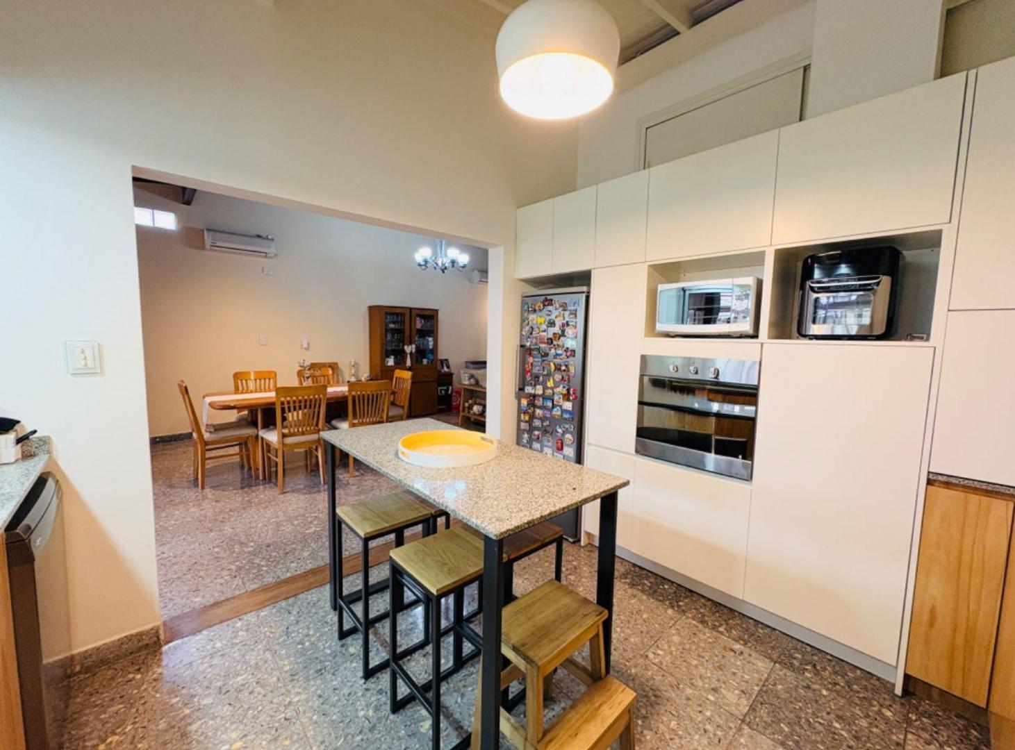 Foto de VENTA CASA DE 3 DORMITORIOS PARQUE Y COCHERAS, imagen 5