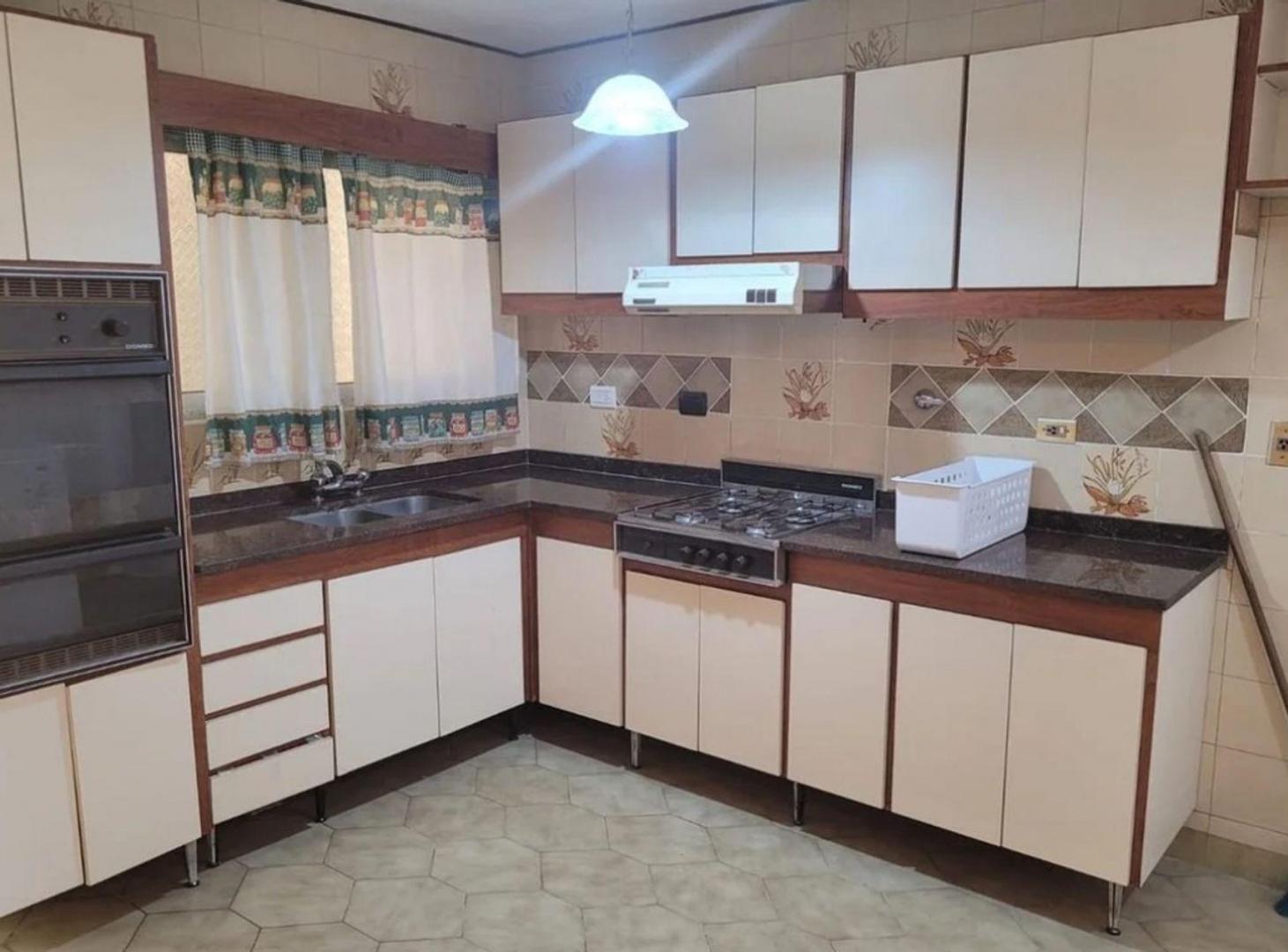 Foto de VENTA CASA 4 AMB EN VILLA BALLESTER, APTA CREDITO, imagen 1