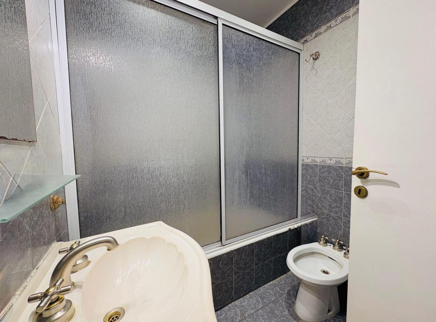 Foto de VENTA CASA 3 DORMITORIOS 2 COCHERAS VILLA ADELINA, imagen 2