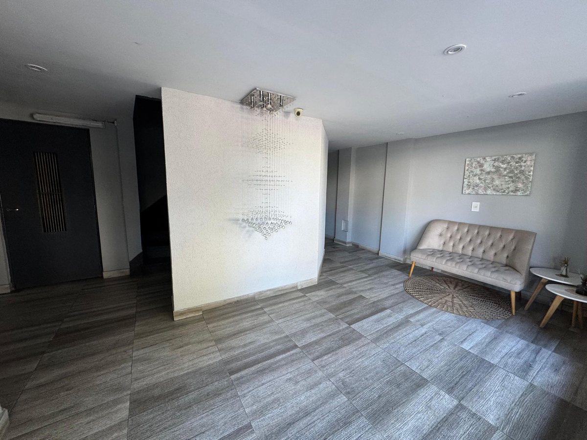 Foto de VENTA DEPTO 5 AMBIENTES EN VERSALLES C/COCHERA, imagen 3