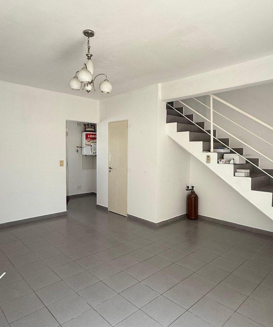 Foto de Venta duplex 3 amb con cochera en Pablo Nogues, imagen 1