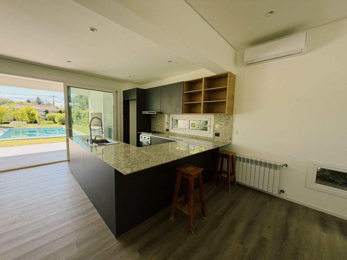 Foto de CASA EN VENTA 4 AMB. A ESTRENAR CON PILETA PACHECO, imagen 2