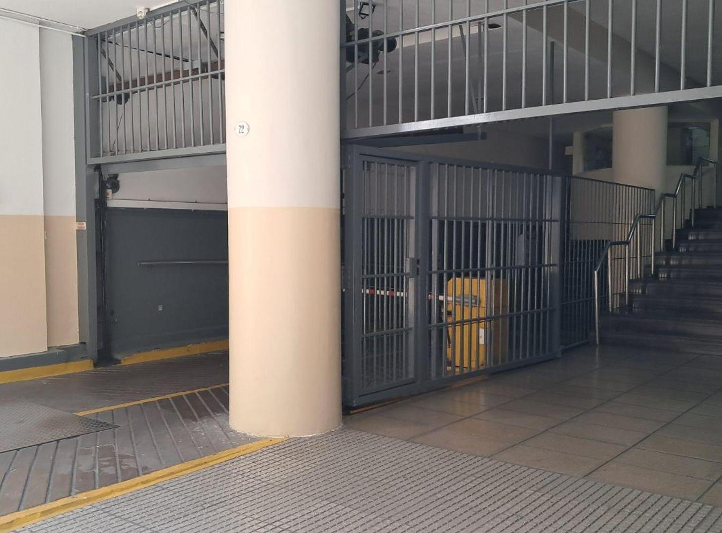 Foto de VENTA COMODA COCHERA EN MICROCENTRO, imagen 3