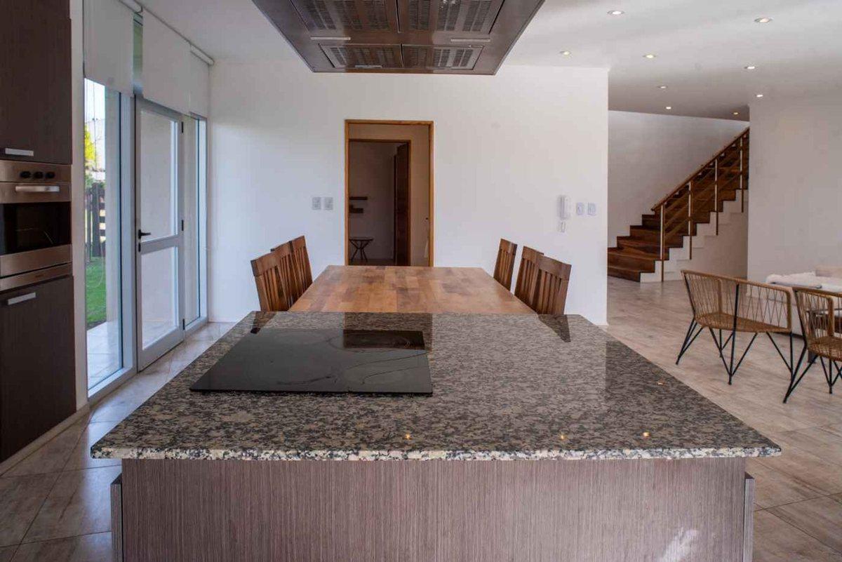Foto de ALQUILER CASA 6 AMBIENTES HARAS SANTA MARIA, imagen 5