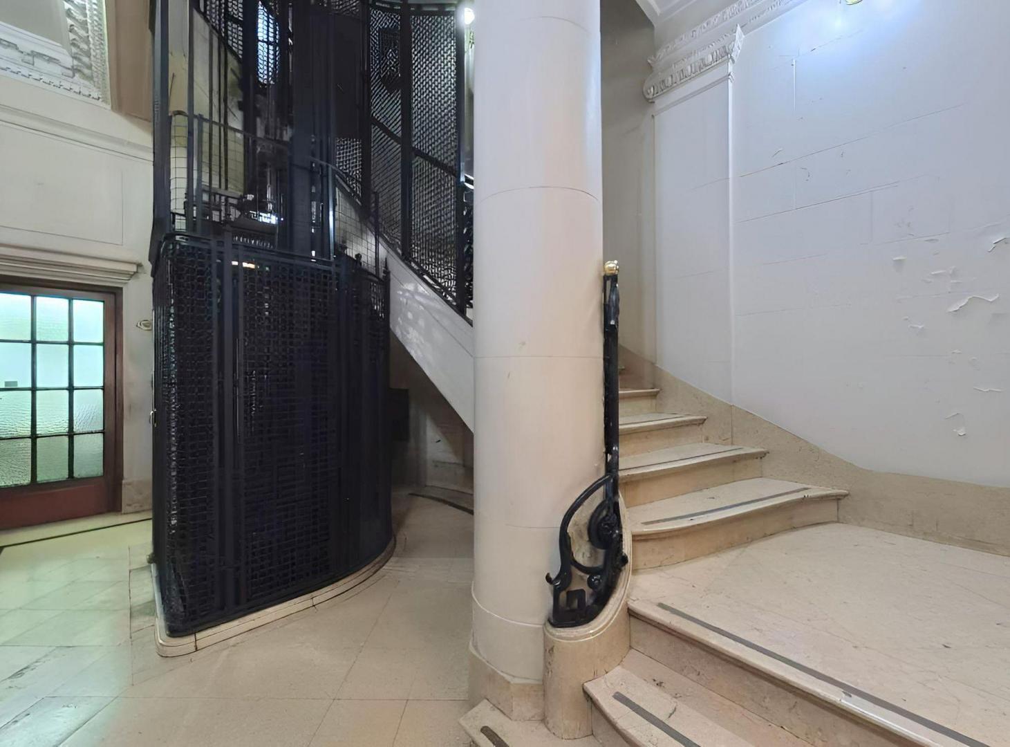 Foto de Venta 5 ambientes de categoría edificio histórico, imagen 1