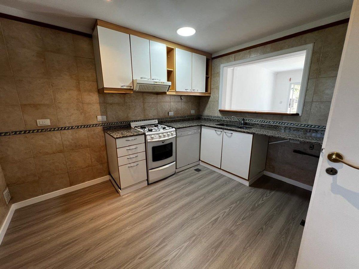 Foto de Venta Triplex 5 amb. en Barrio Náutico con amarra, imagen 1