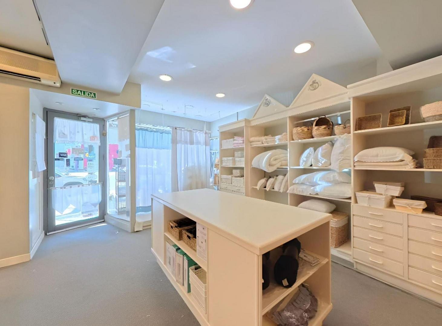 Foto de Venta Local a la calle, PB y subsuelo, Colegiales, imagen 1