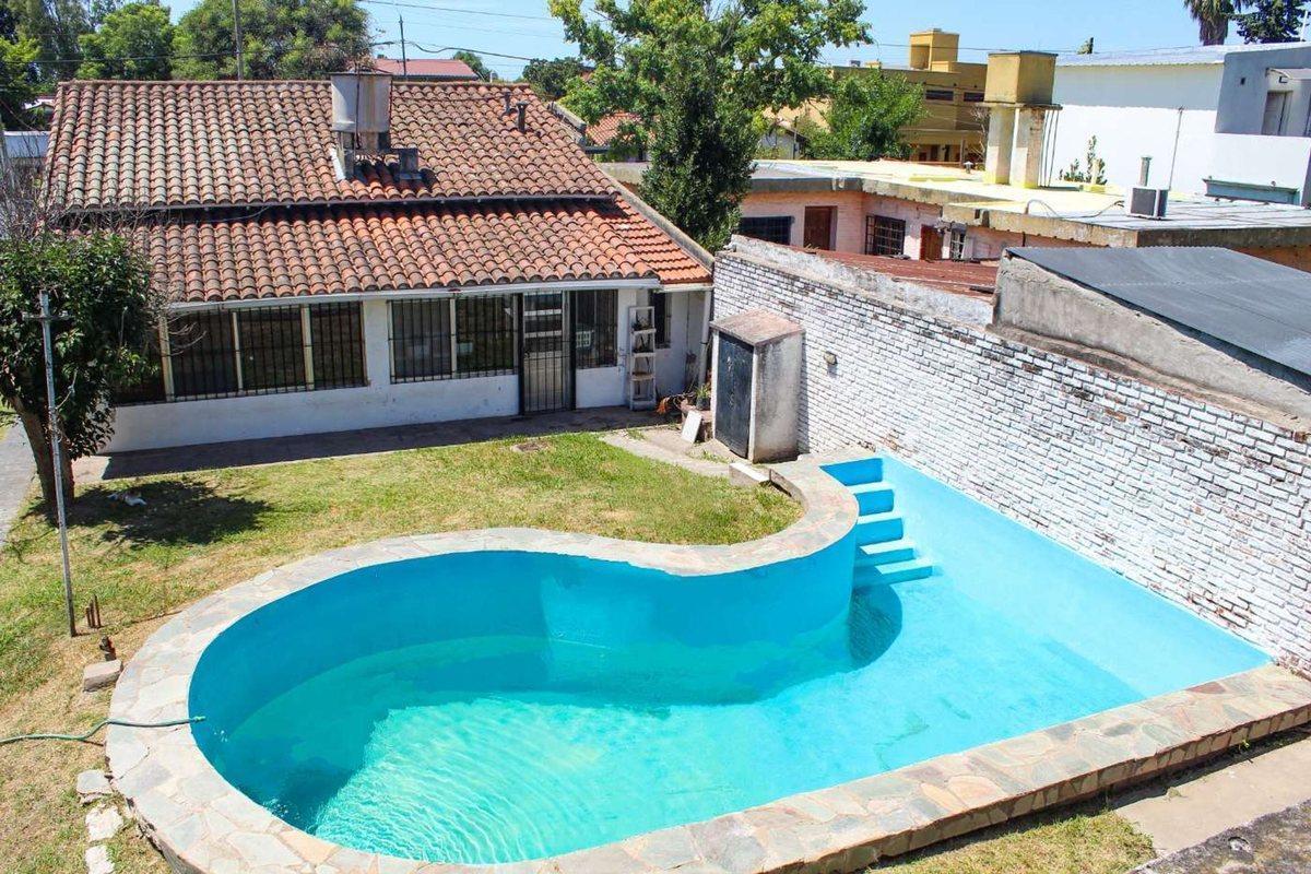 Foto de VENTA CASA 4 AMBIENTES - TRONCOS DEL TALAR, imagen 2