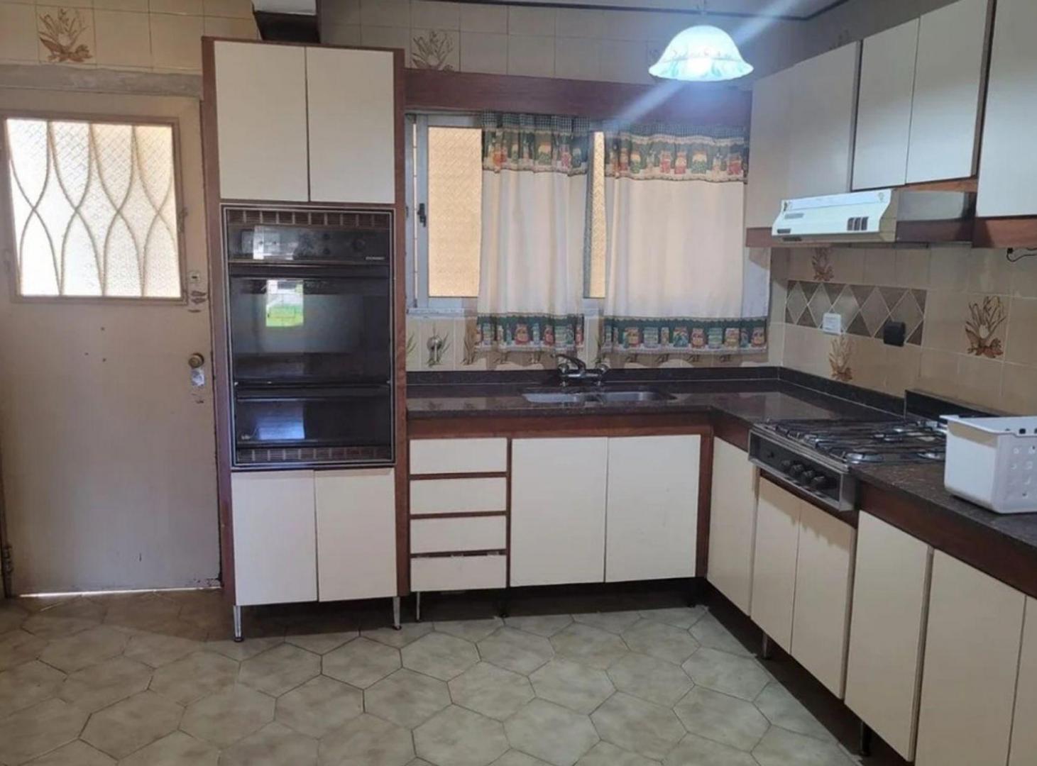 Foto de VENTA CASA 4 AMB EN VILLA BALLESTER, APTA CREDITO, imagen 3