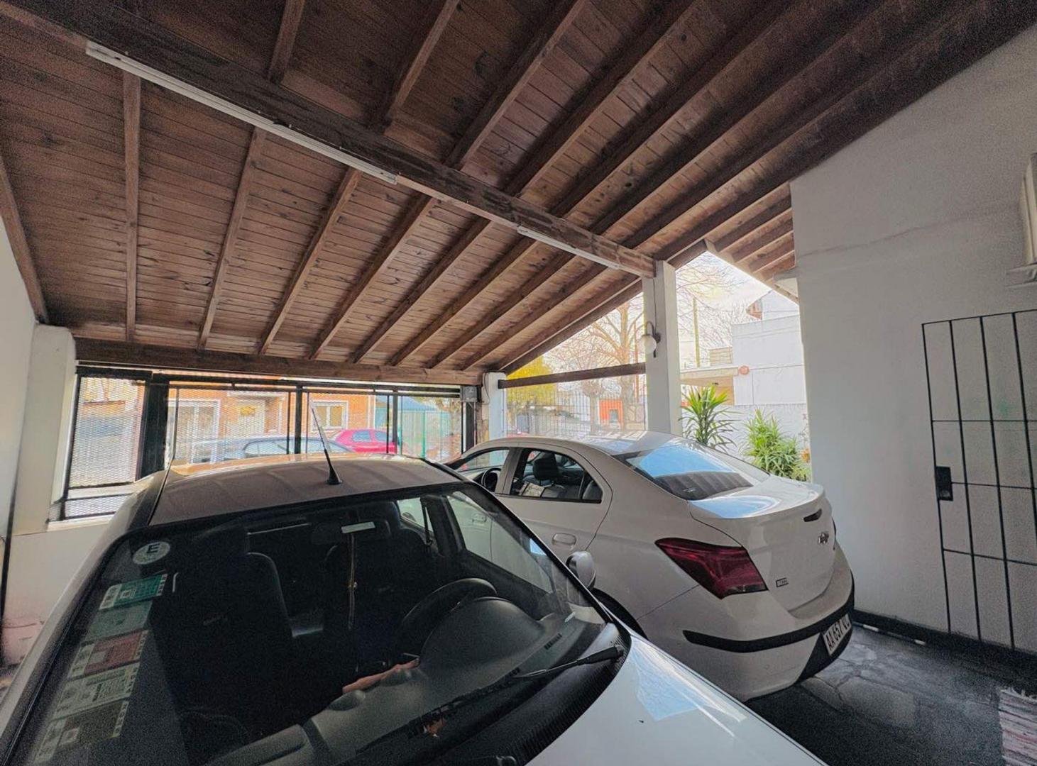 Foto de VENTA CASA 3 DORMITORIOS 2 COCHERAS VILLA ADELINA, imagen 5