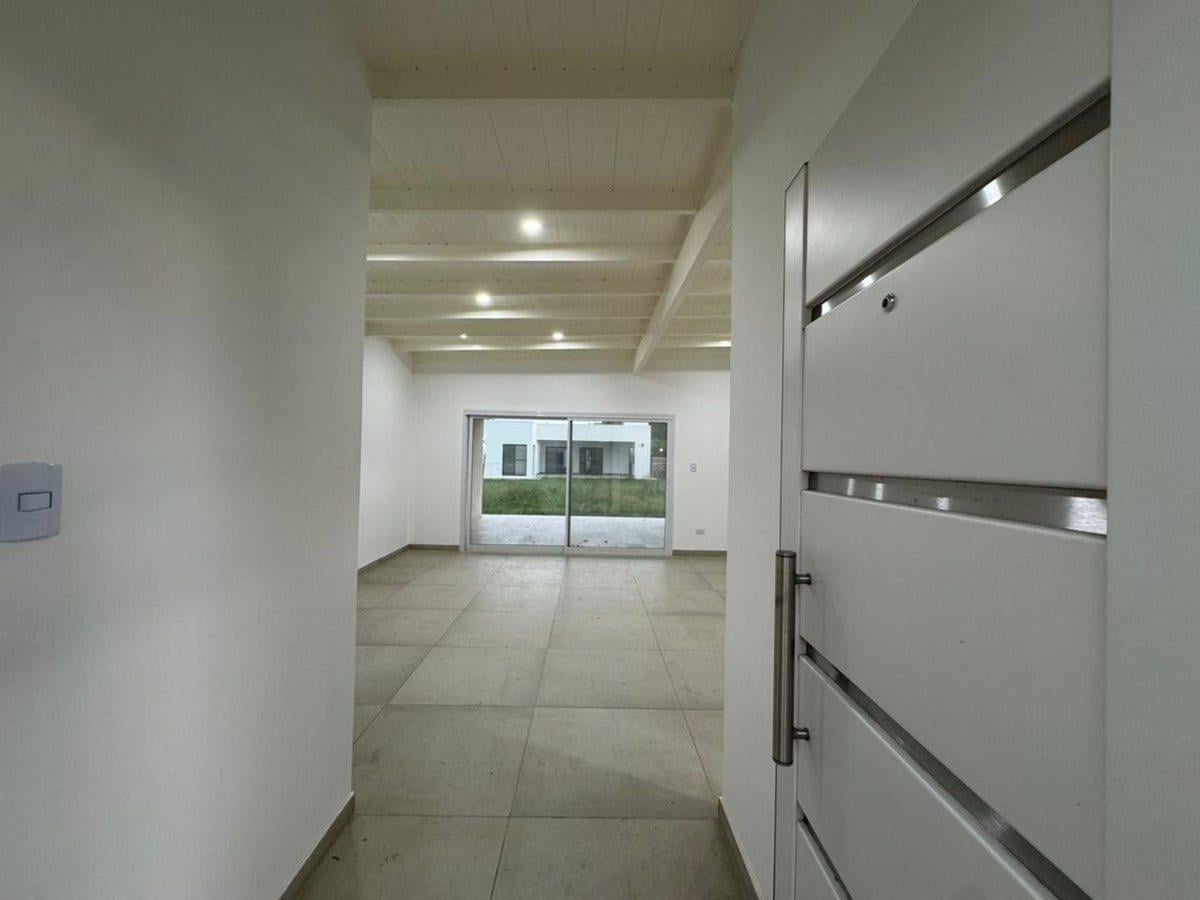 Foto de VENTA CASA 4 AMBIENTES EN SAN RAMON PILAR DEL ESTE, imagen 1