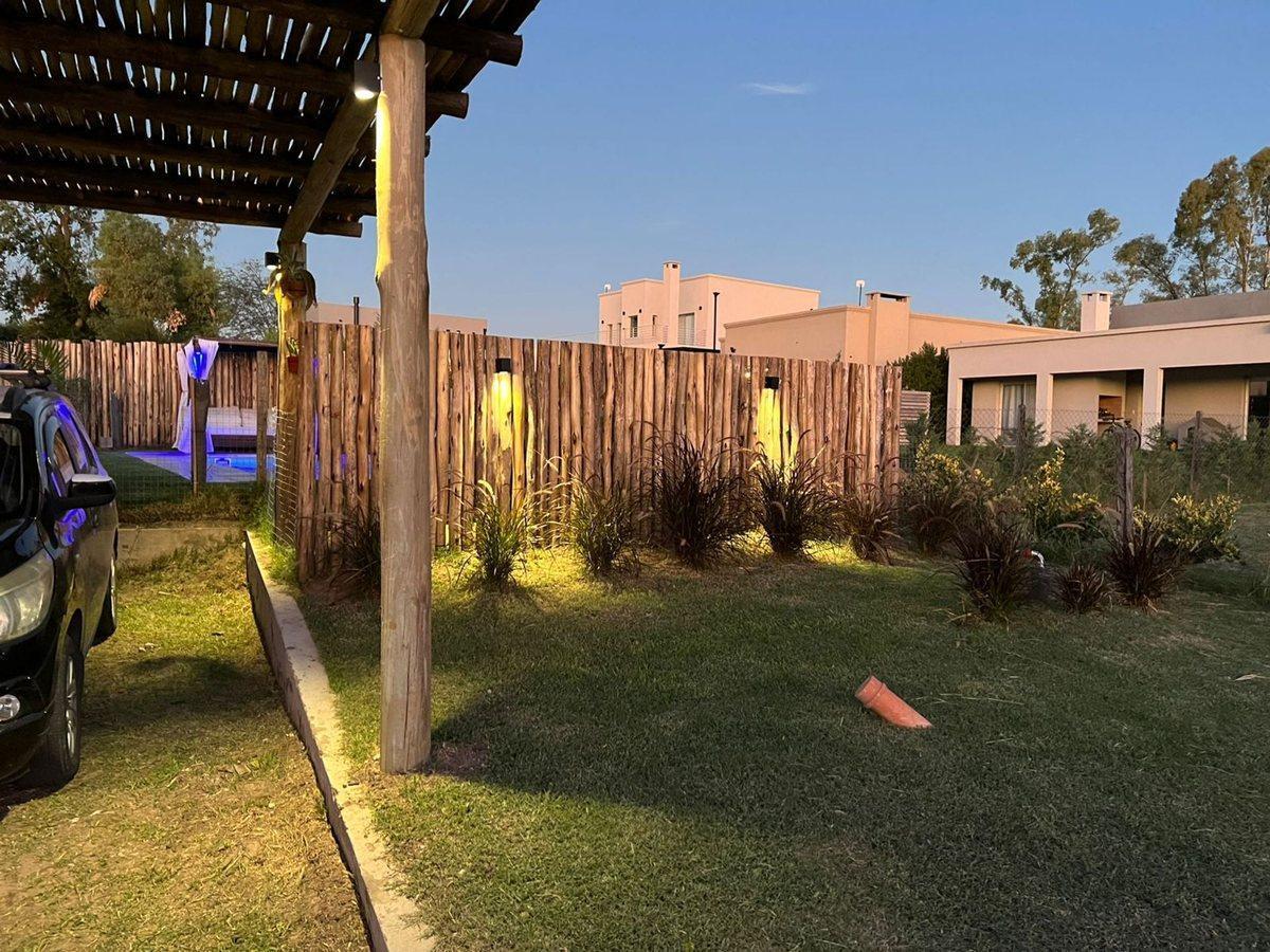 Foto de VENTA CASA 4 AMBIENTES, BARRIO SANTA ELENA, imagen 3