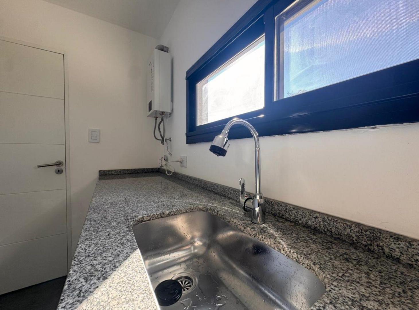 Foto de VENTA CASA 4 AMBIENTES B. SAN RAMON PILAR DEL ESTE, imagen 2
