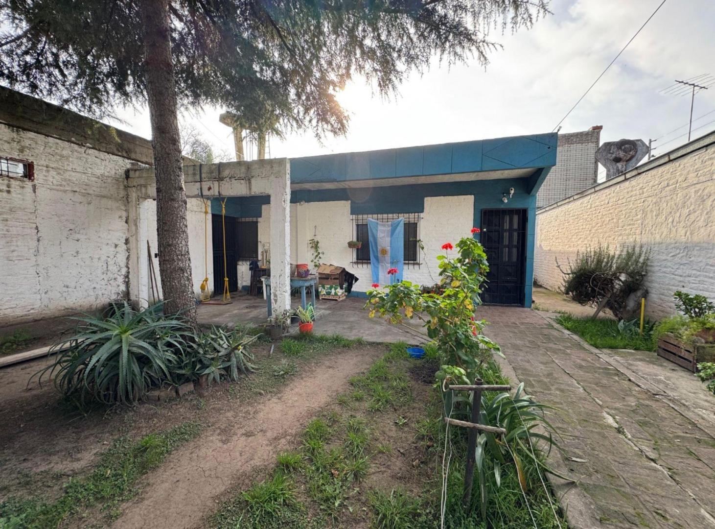 CASA EN VENTA 3 AMBIENTES CON COCHERA EN M. SAVIO