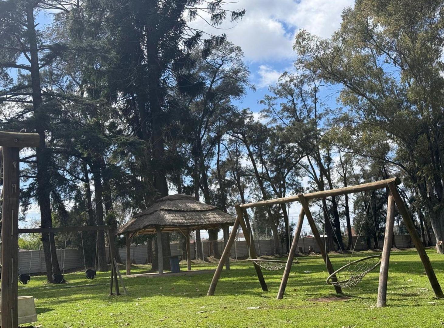 Foto de VENTA CASA BARRIO CASUARINAS DEL VISO PILAR, imagen 2
