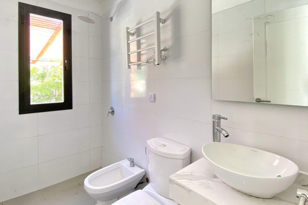 Foto de Venta Casa Estrenar a la Laguna con Pileta Cantón, imagen 1