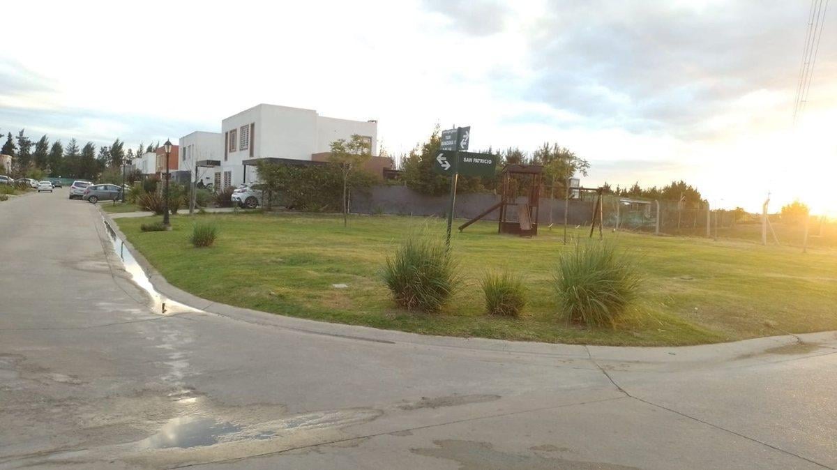 Foto de VENTA CASAS SAN PATRICIO 3 AMB VILLANUEVA TIGRE, imagen 2