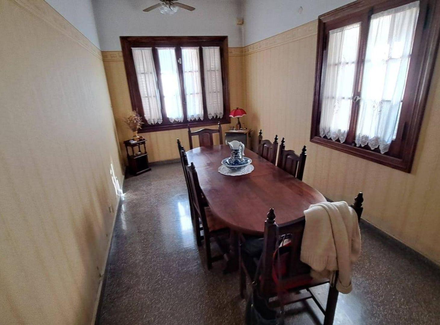 Foto de Venta casa estilo Ingles 5 amb Pileta Parque, imagen 2