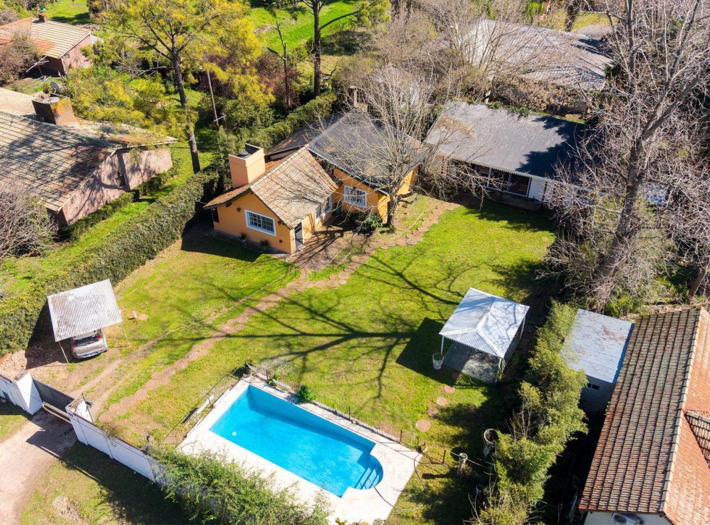 Foto de VENTA CASA 4 AMBIENTES C/ JARDIN Y PILETA EN PILAR, imagen 1
