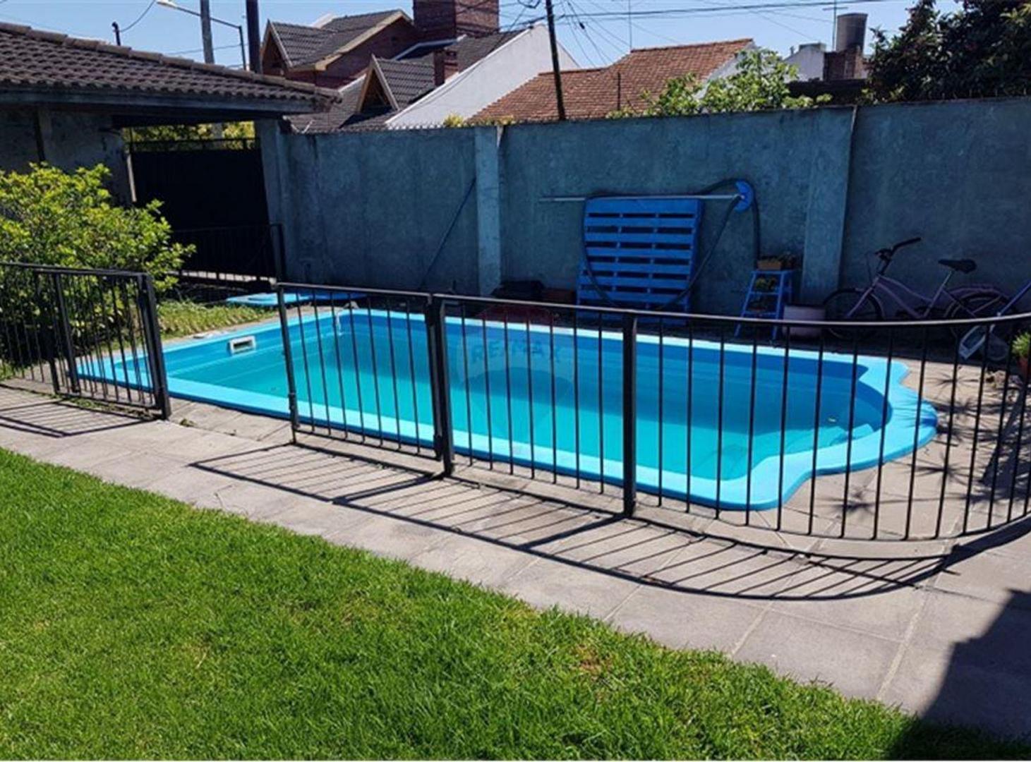 Foto de Casa 5 amb en Venta en Villa Adelina jardín y pile, imagen 2