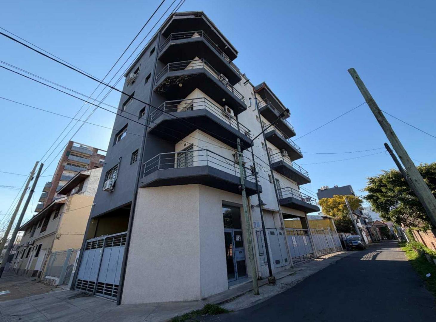 Foto de DEPARTAMENTO 2 AMBIENTES C/ COCHERA- TIGRE CENTRO, imagen 5