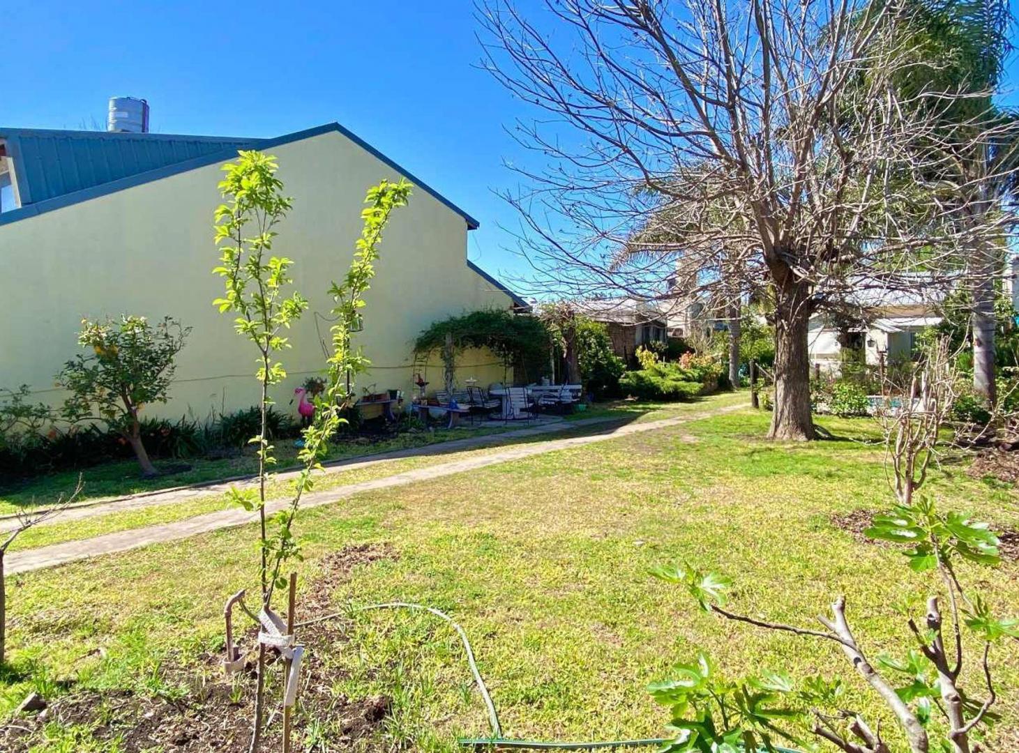 Foto de Venta Casa Lote Propio Jardín y Pileta Grand Bourg, imagen 4