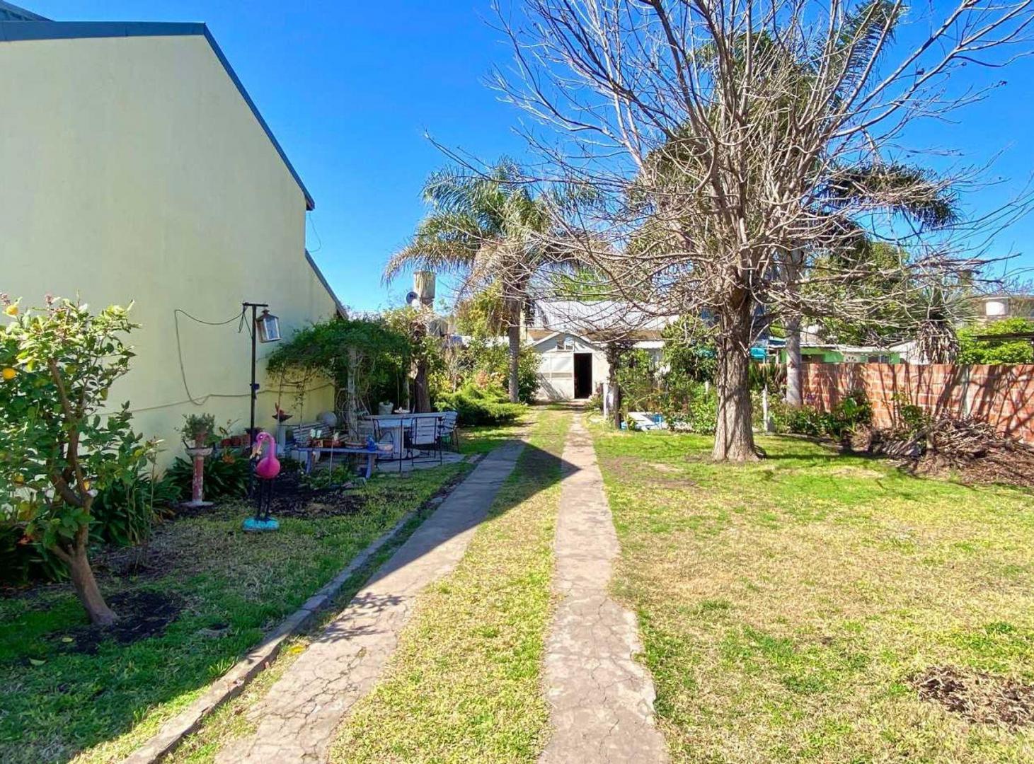 Foto de Venta Casa Lote Propio Jardín y Pileta Grand Bourg, imagen 1