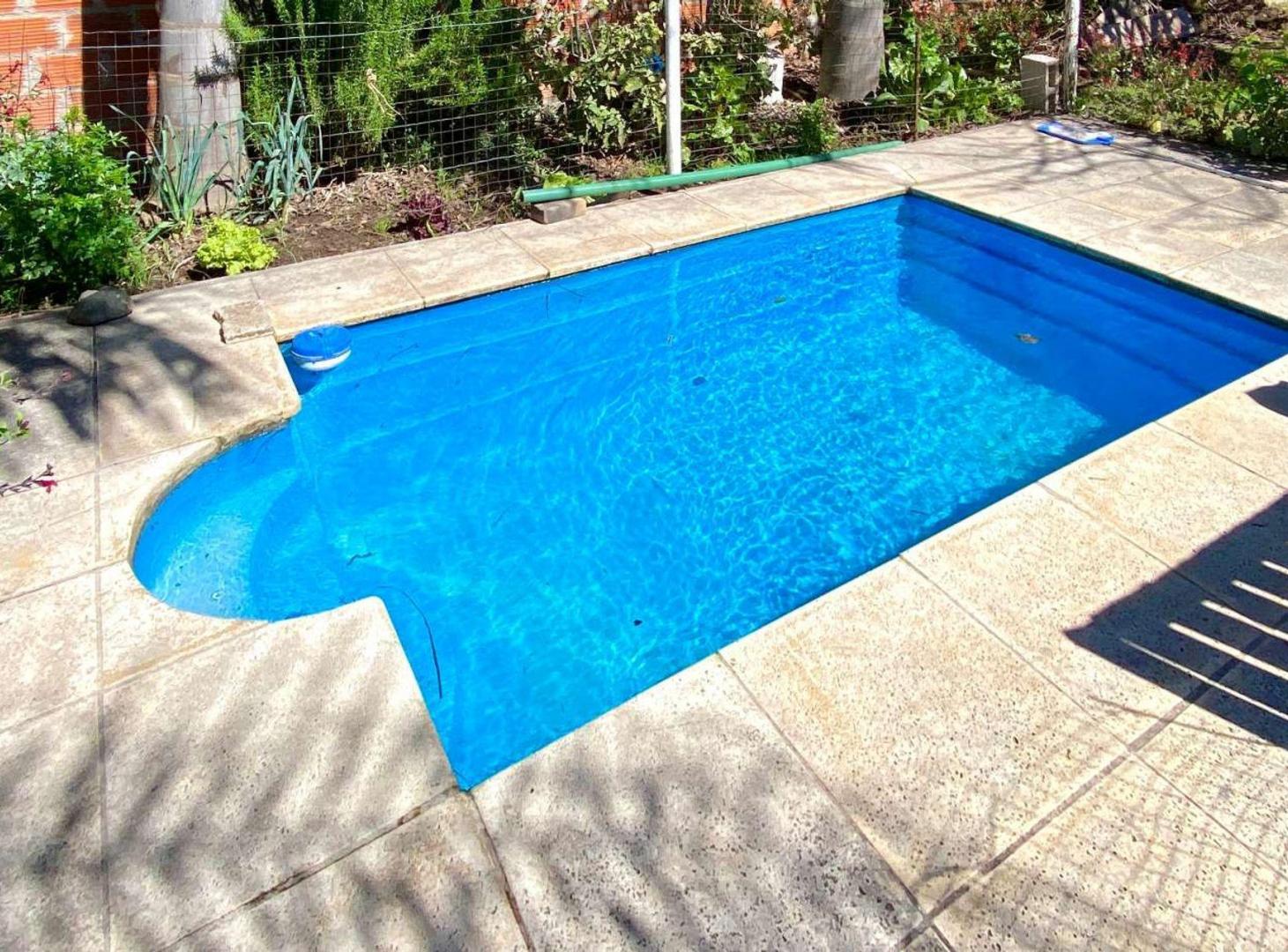 Foto de Venta Casa Lote Propio Jardín y Pileta Grand Bourg, imagen 3